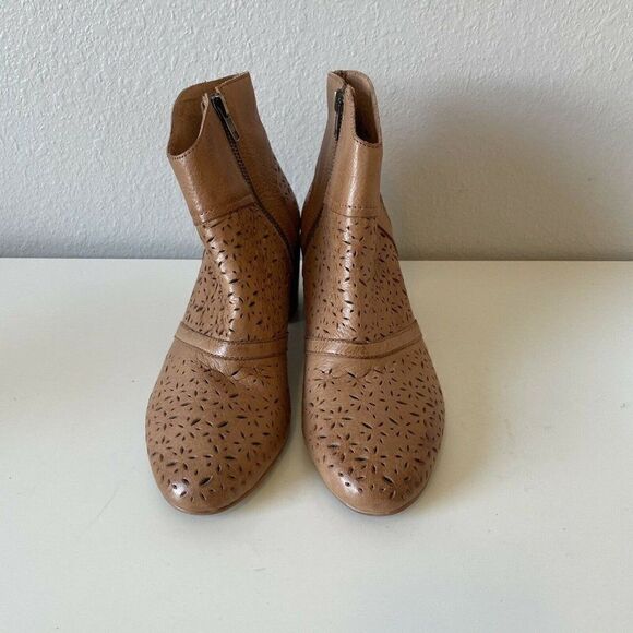 Anthropologie Silent D Ankle Boot Womens 9 39 Pearsy Cognac Laser Perforated NEW - Picture 4 of 8